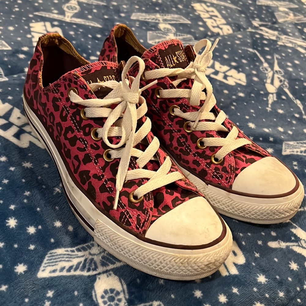 Converse Chuck Taylor pink animal print size 7 men’s 9 women’s